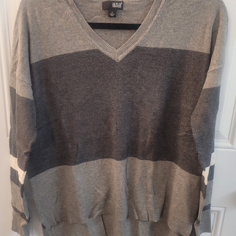Womes  Gray Bold Striped Sweater